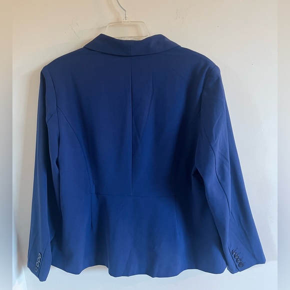 Roaman’s One Button Blazer, Shoulder Pads, Faux Pockets On Front, Blue, Size 14W - Picture 2 of 9